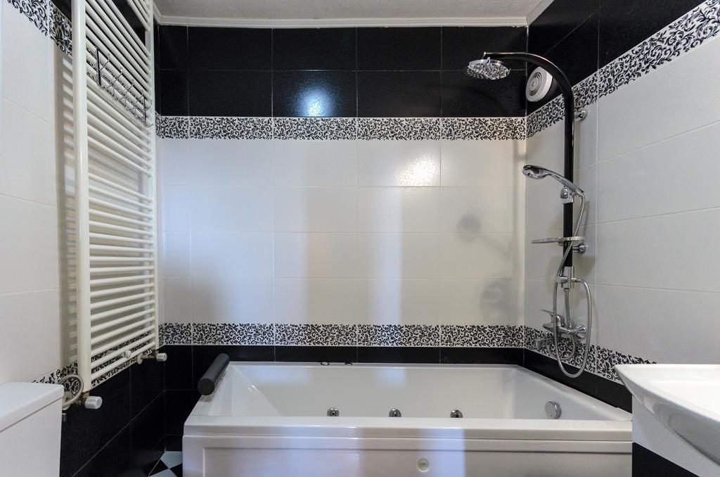 Aries Apartments บิโตลา ภายนอก รูปภาพ